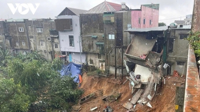 Thủ tướng yêu cầu khắc phục nhanh hậu quả mưa lũ, di dời dân đến nơi an toàn