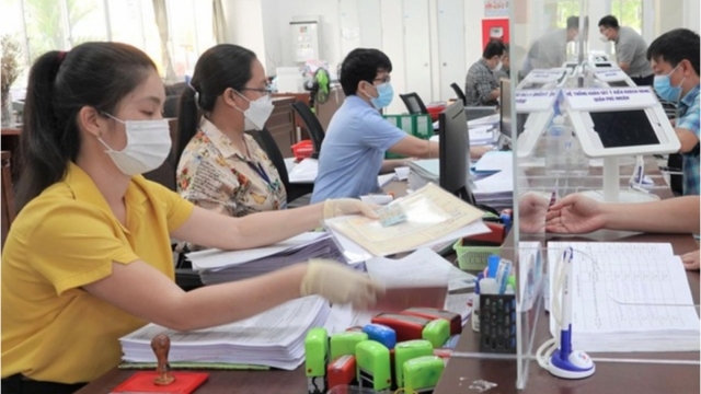 Tăng lương cho cán bộ, công chức, viên chức: Vấn đề cấp bách hiện nay