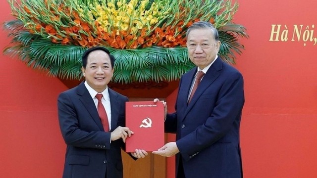 Party General Secretary presents Politburo decisions on personnel work