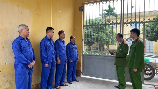 Khởi tố 5 chủ hộ sản xuất chì, nhựa tái chế về tội trốn thuế