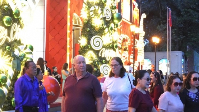 Christmas cheer spreads across Ho Chi Minh City ahead of holiday season