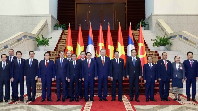 Vietnam, Laos issue joint statement on occasion of Party chief's Laos visit