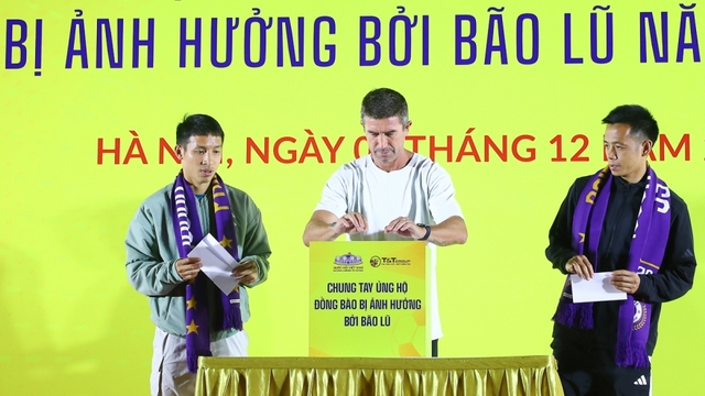 Hà Nội FC chung tay ủng hộ đồng bào bị thiệt hại do mưa lũ