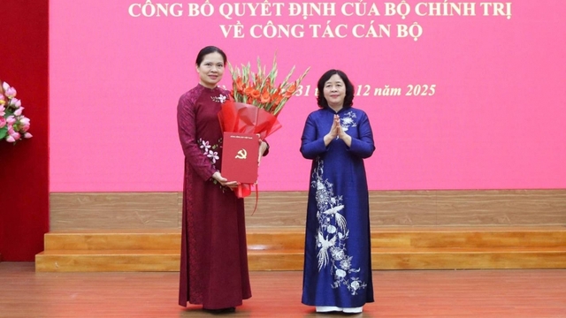 Bà Hà Thị Nga giữ chức Phó Bí thư Thường trực Đảng ủy MTTQ, các đoàn thể T.Ư