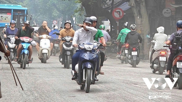 Cấm xe máy xăng theo khung giờ ở Hà Nội: Ô nhiễm giảm được bao nhiêu?