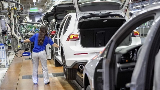 EU rút lệnh cấm xe xăng dầu: Ngành công nghiệp ô tô “thoát hiểm”