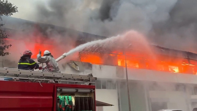 Hiện trường vụ cháy bên trong nhà máy bia Habeco, Hà Nội