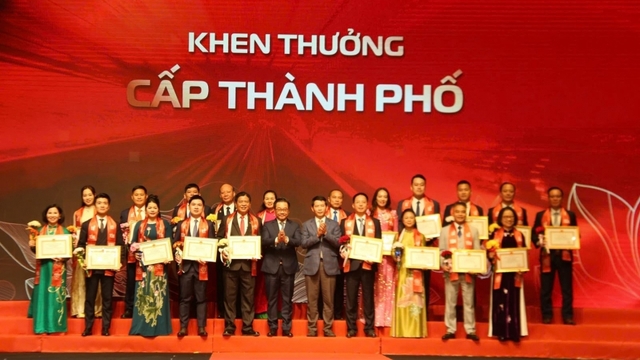 Hà Nội tôn vinh 118 Doanh nhân - Doanh nghiệp Thăng Long năm 2025