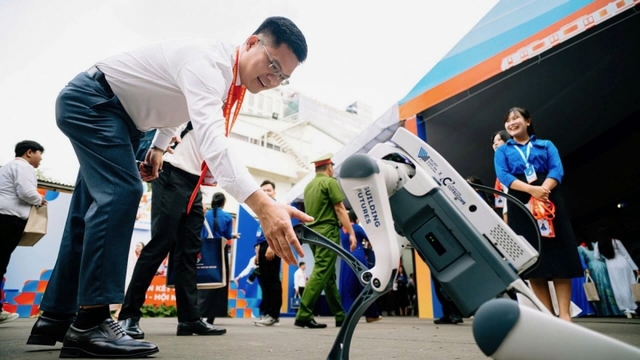 Người trẻ tại TP.HCM chuẩn bị tâm thế chuyển đổi số trước thềm năm mới 2026