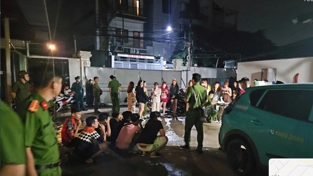 Nóng 24h ngày 14/12: Phát hiện 21 nữ tiếp viên dưới 18 tuổi tại quán karaoke