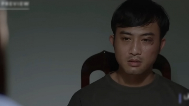 “Lằn ranh” tập 29: Viên thú nhận giấu dữ liệu trong bức tranh Chấn mang về