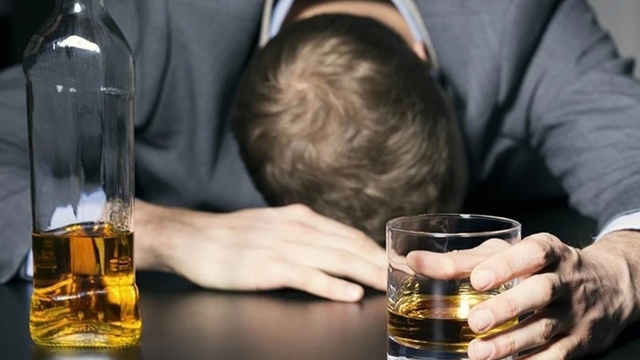 Một người tử vong sau bữa rượu tại Hải Phòng, nghi ngộ độc methanol