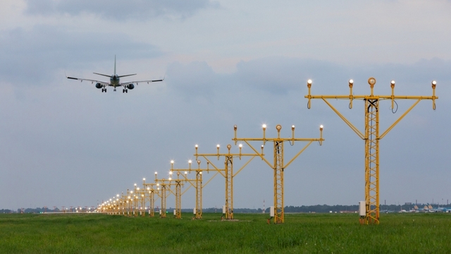 Bộ Xây dựng đề xuất rút ngắn thời gian cấp phép bay, hoàn thiện quản lý vùng trời
