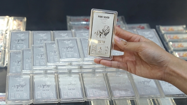 Giá bạc hôm nay 4/12: Bạc trong nước vẫn ở mức hơn 60 triệu đồng/kg