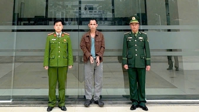 Đối tượng trốn truy nã bị bắt ngay khi nhập cảnh trở lại Việt Nam