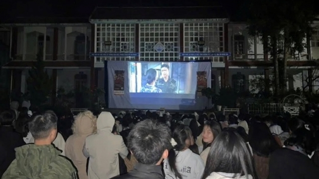 “Mưa đỏ”: Đánh thức ký ức phim lưu động – nhịp cầu văn hóa nối các thế hệ