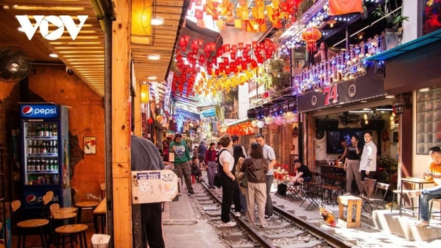 Hà Nội đề xuất dừng chạy tàu hỏa qua phố "cà phê đường tàu"