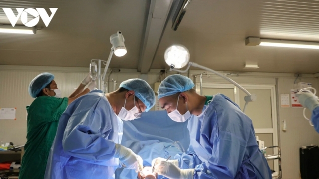 Bác sĩ nội trú và bác sĩ chuyên khoa khác nhau thế nào, hưởng lương bao nhiêu?