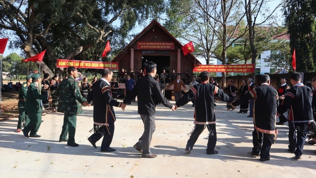 Buôn làng Đắk Lắk chung nhịp vui hướng về Đại hội XIV của Đảng