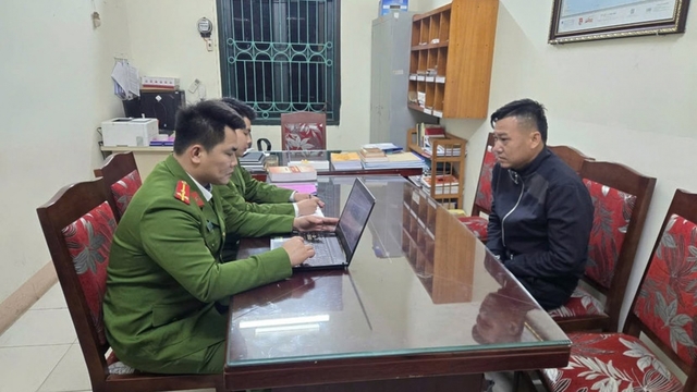 Bắt đối tượng tàng trữ vũ khí quân dụng đe doạ người thân ở Phú Thọ