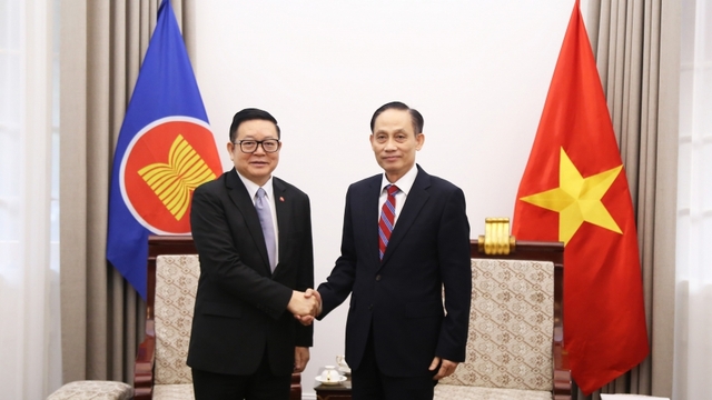 Bộ trưởng Bộ Ngoại giao Lê Hoài Trung tiếp Tổng Thư ký ASEAN