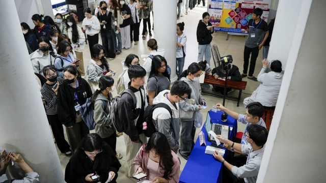 Nở rộ việc làm thời vụ giáp Tết: Cơ hội tăng thu nhập và những rủi ro cần tránh