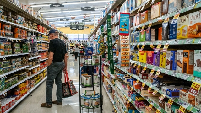 Người Mỹ gánh 96% chi phí từ thuế quan của ông Trump