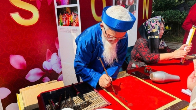 Người dân Thủ đô đón Tết thư thái, nhẹ nhàng