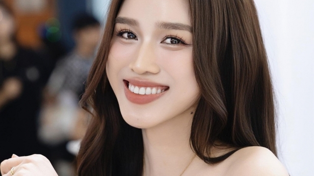 Sao Việt 10/1: Hoa hậu Đỗ Thị Hà rạng rỡ sau lấy chồng