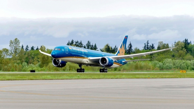 Vietnam Airlines aircraft turns back in emergency to assist passenger