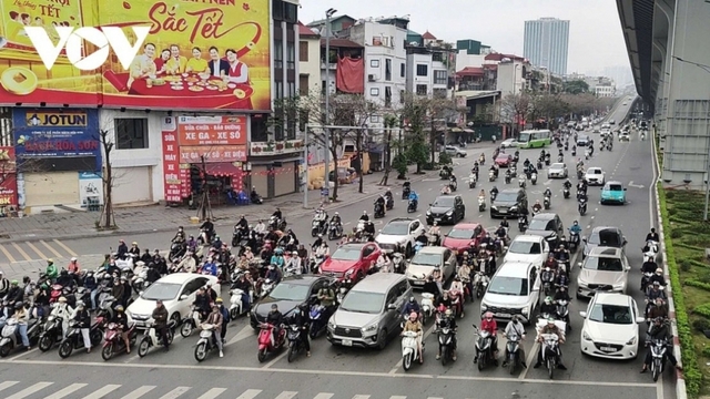 Giao thông Hà Nội thông thoáng bất ngờ trong ngày đầu đi làm sau Tết Bính Ngọ