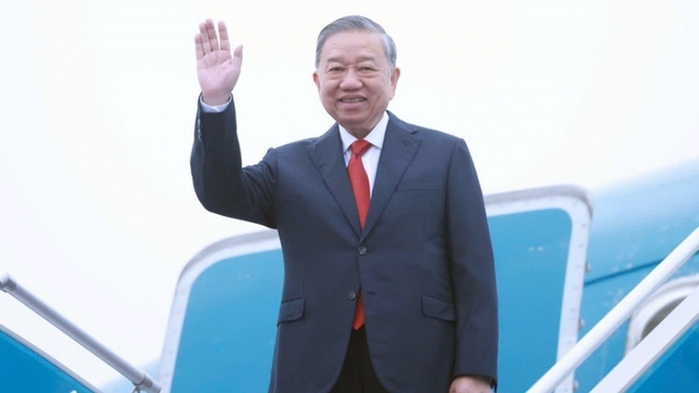 Tổng Bí thư Tô Lâm rời Thủ đô Vientiane lên đường thăm cấp Nhà nước tới Campuchia