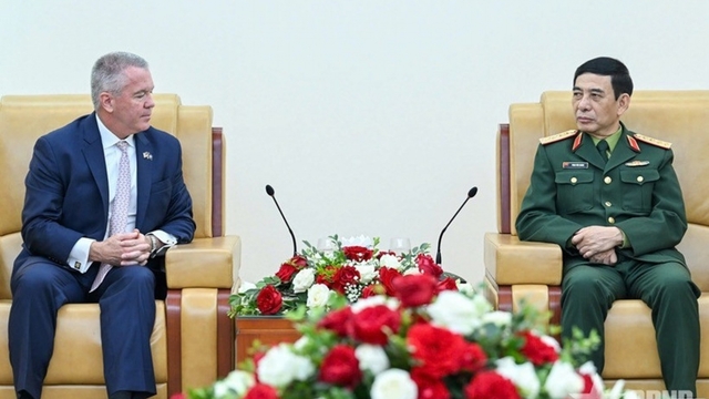 Minister of National Defence meets with US Assistant Secretary of State in Hanoi