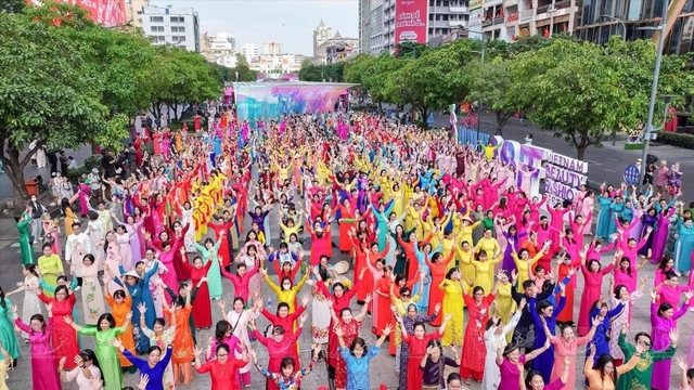 Thousands to join Vietnam Ao Dai Week for International Women's Day celebration