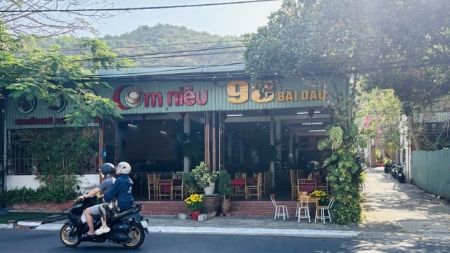 Chủ quán cơm niêu ở TP.HCM vác xẻng đuổi đánh người ngày Tết khai gì?