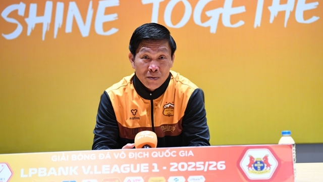 HLV HAGL lo lắng, tiết lộ tình trạng đặc biệt của thủ môn Trung Kiên