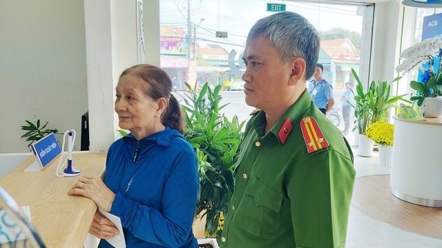 Một người dân ở Vĩnh Long hoàn trả gần 2 tỷ đồng do người khác chuyển nhầm