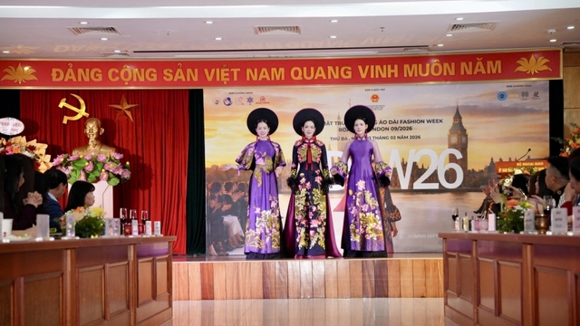 Áo dài Việt Nam bước ra thế giới tại Fashion Week London 2026