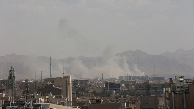 Israel tuyên bố nhắm vào lãnh đạo Iran, Tehran tấn công căn cứ Mỹ