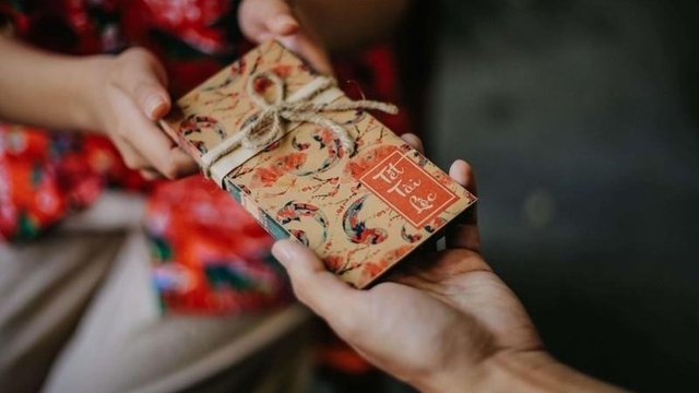 Từ phong bao đỏ đến bài học quản lý tiền cho trẻ