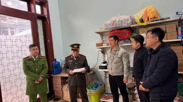 Phát hiện đường dây mua bán, tàng trữ trái phép 100 khẩu súng nén hơi