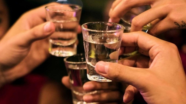 4 điều cần nhớ khi uống rượu bia ngày Tết để bớt hại gan, tránh đột quỵ