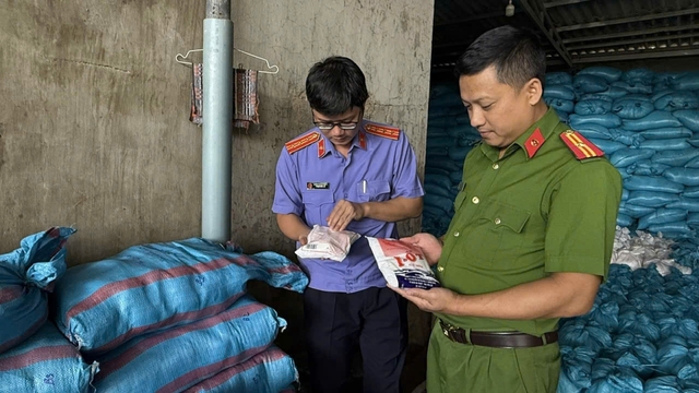 Khởi tố nữ giám đốc công ty sản xuất muối i-ốt giả quy mô lớn