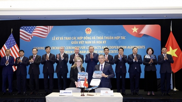 Vietnam Airlines ký hợp đồng mua 50 máy bay Boeing 737-8 trị giá 8,1 tỷ USD