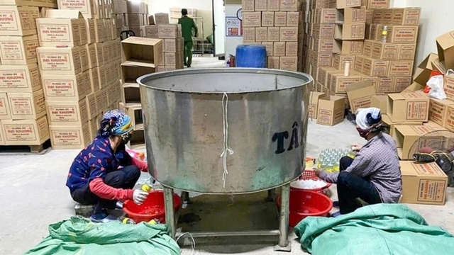 Dùng “giấm trắng tự nhiên” pha từ axit acetic gây hệ lụy gì cho sức khỏe?