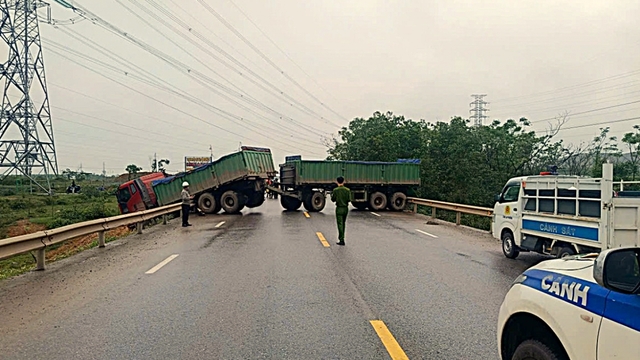 2 phụ nữ tử vong sau cú va chạm giữa xe đầu kéo và xe máy