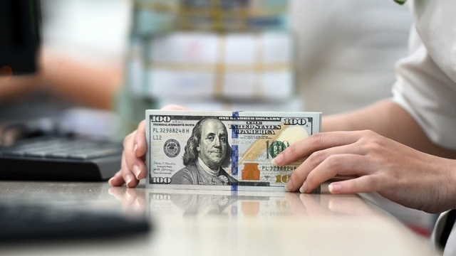Đồng USD biến động tạo áp lực lên doanh nghiệp Việt Nam