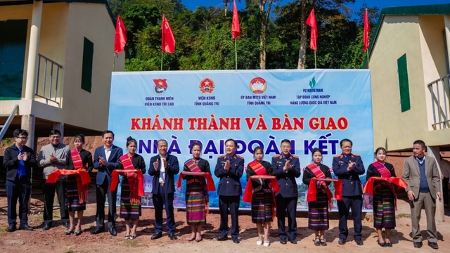 Petrovietnam bàn giao nhà Đại đoàn kết tại Quảng Trị, chăm lo an sinh xã hội
