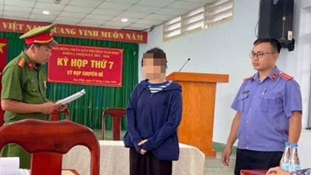 Bắt tạm giam cựu cán bộ địa chính lừa đảo, chiếm đoạt tài sản