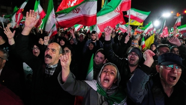 Người dân Iran xuống đường bày tỏ sự ủng hộ đối với Chính phủ